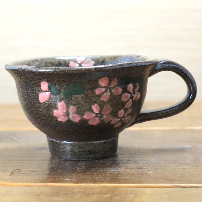 【益子焼】 変形コーヒーカップ＆ソーサー サイズ中【炭化焼・さくら模様】【カップとソーサー付き単品１客】