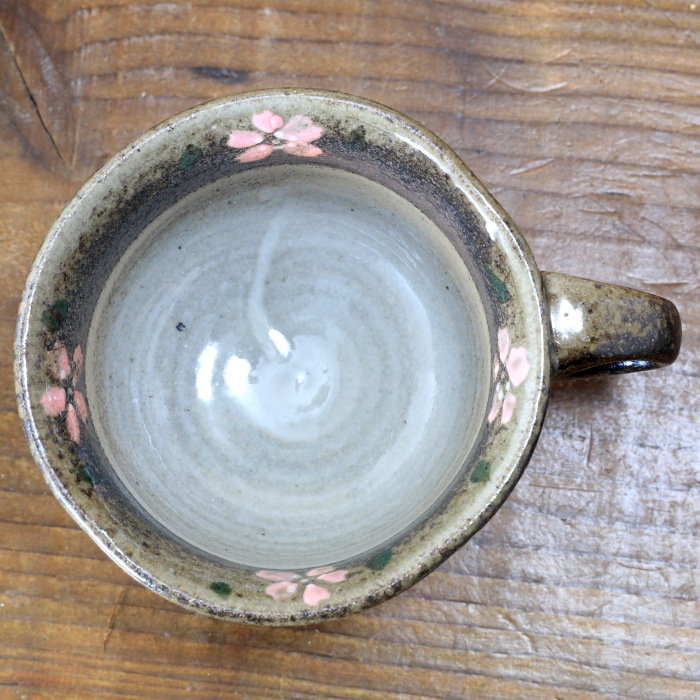 【益子焼】 変形コーヒーカップ＆ソーサー サイズ中【炭化焼・さくら模様】【カップとソーサー付き単品１客】
