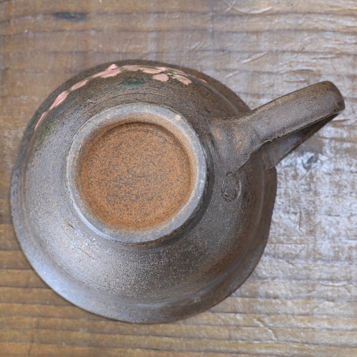 【益子焼】 変形コーヒーカップ＆ソーサー サイズ中【炭化焼・さくら模様】【カップとソーサー付き単品１客】