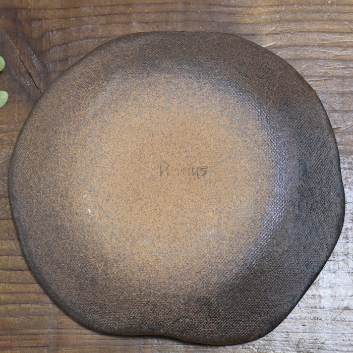 【益子焼】 変形コーヒーカップ＆ソーサー サイズ中【炭化焼・さくら模様】【カップとソーサー付き単品１客】