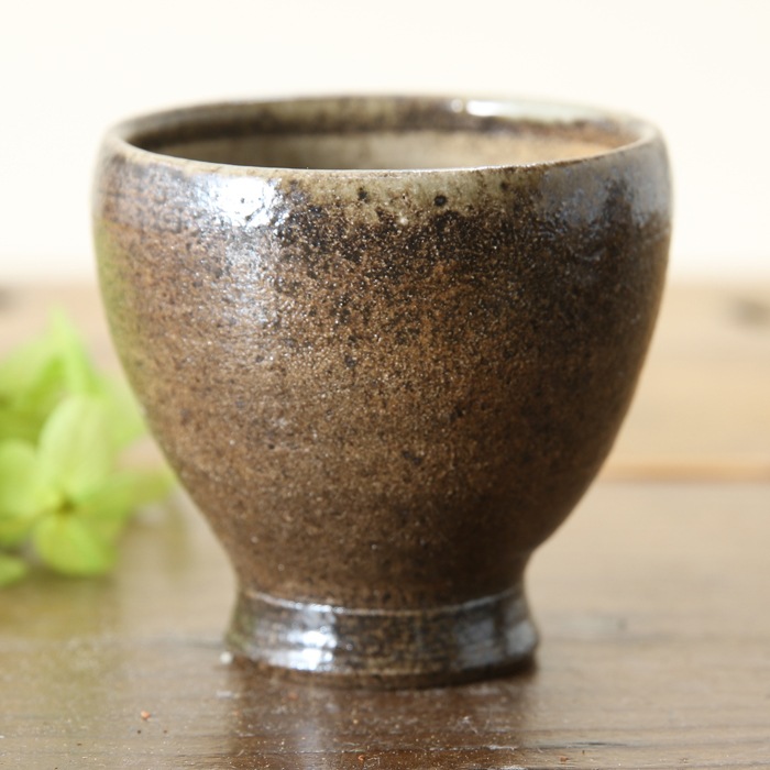 【益子焼】　日本酒グラス 冷酒カップ　冷酒グラス おしゃれ　おちょこ お猪口 炭化焼 さくら桜  丸くふっくら形 単品１個
