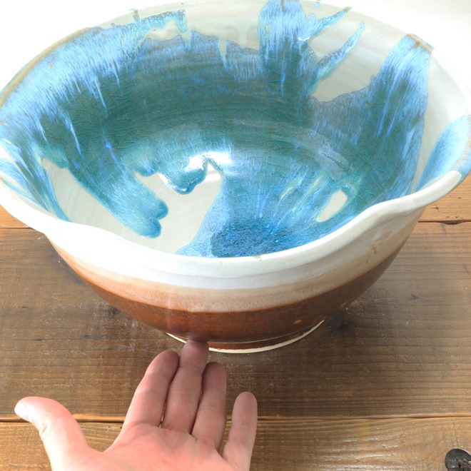 【益子焼】 メダカ鉢 おしゃれ 陶器 白と茶色 中は流れるブルー系 縁６箇所変形デザイン 約31.5cm 一点物 【単品１個】※ギフト包装不可