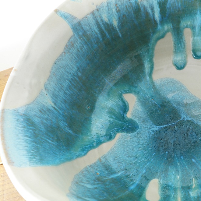 【益子焼】 メダカ鉢 おしゃれ 陶器 白と茶色 中は流れるブルー系 縁６箇所変形デザイン 約31.5cm 一点物 【単品１個】※ギフト包装不可