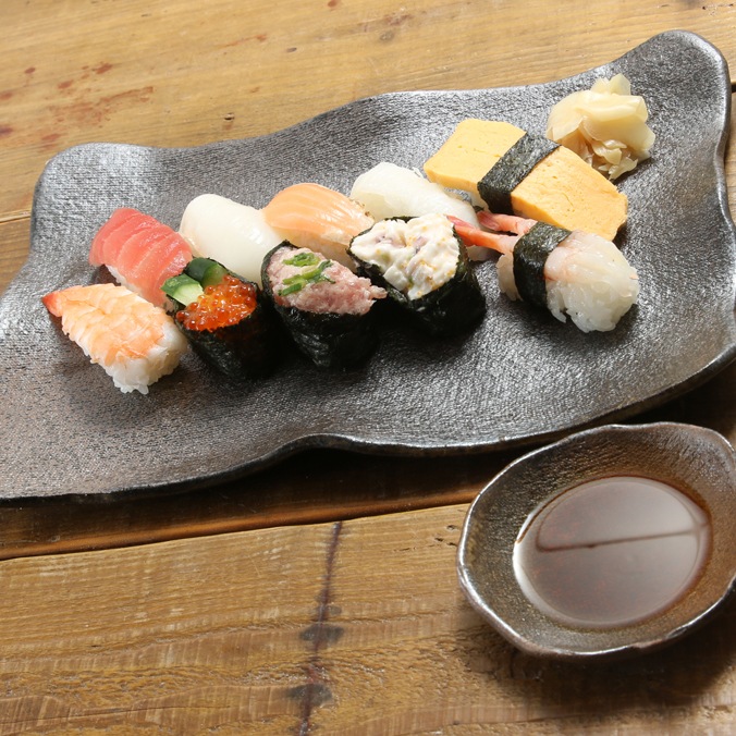 【益子焼】 渋い炭化焼無地 にぎり寿司皿 握り寿司皿 にぎり鮨皿 約10貫前後用 刺身皿にも 板皿 【単品1枚】