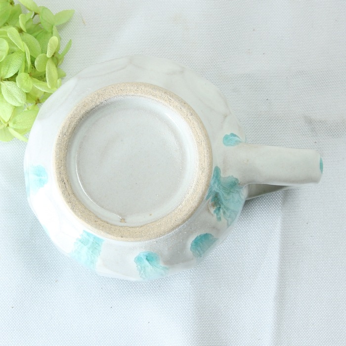 【益子焼】釉シリーズ　荒々しい面取りと重厚感のあるどっしりマグカップ ホワイト＆不均等に流れる水色の釉薬が魅力【単品1個】