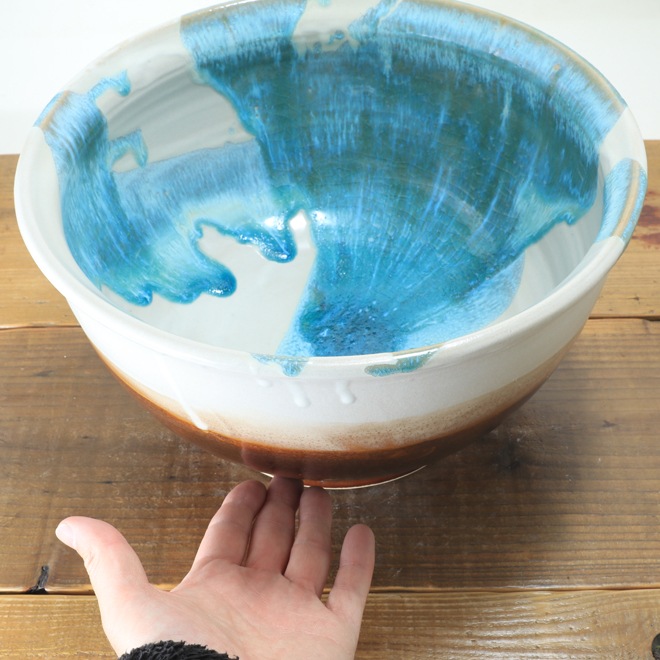 【益子焼】 メダカ鉢 おしゃれ 陶器 白と茶色 中は流れるブルー系 丸形デザイン 約31cm 一点物 【単品１個】※ギフト包装不可