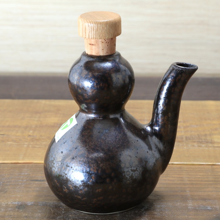 【益子焼】 癒やしの「音っくり」 （おとっくり） 酒器 徳利 酒入れ お酒を注ぐと心地よい音色が楽しめます 【カラー：鉄釉】 単品１個