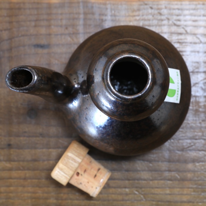 【益子焼】 癒やしの「音っくり」 （おとっくり） 酒器 徳利 酒入れ お酒を注ぐと心地よい音色が楽しめます 【カラー：鉄釉】 単品１個