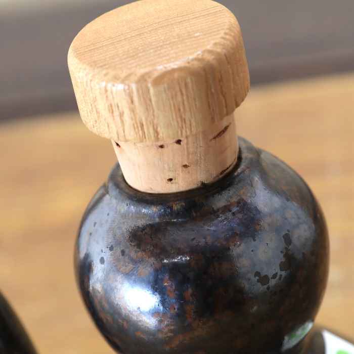 【益子焼】 癒やしの「音っくり」 （おとっくり） 酒器 徳利 酒入れ お酒を注ぐと心地よい音色が楽しめます 【カラー：鉄釉】 単品１個