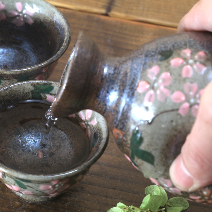 【益子焼】 酒器 酒器セット とっくり 徳利 ぐい呑 お猪口 さくら桜 【とっくり１個・ぐい呑２個のセット】