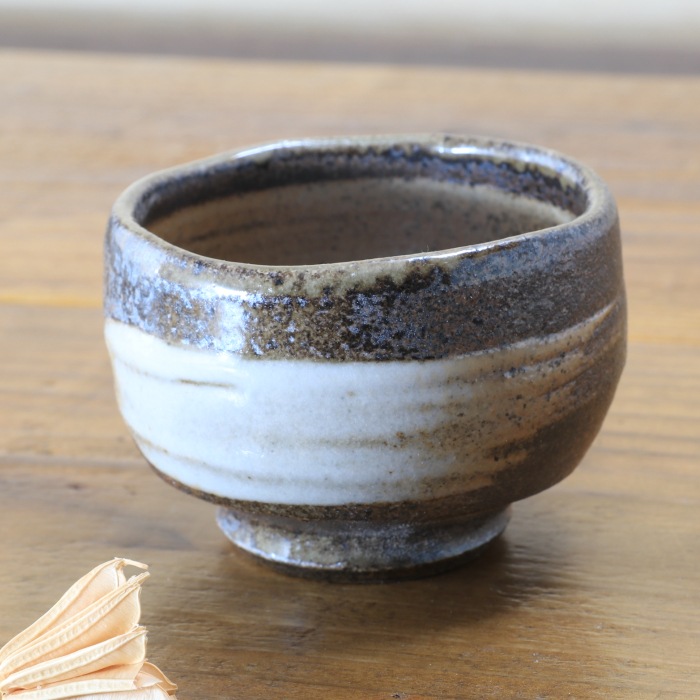 【益子焼】 ぐい呑 大きめ お猪口 炭化焼 刷毛目 （はけめ） 単品１個