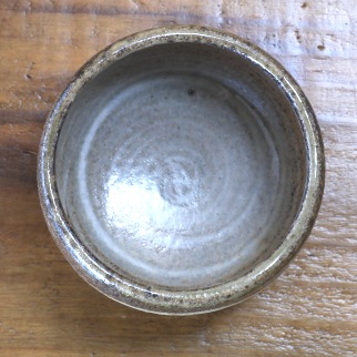 【益子焼】 ぐい呑 大きめ お猪口 炭化焼 刷毛目 （はけめ） 単品１個