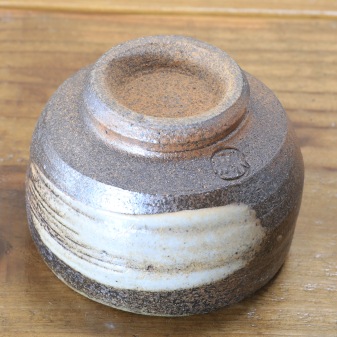 【益子焼】 ぐい呑 大きめ お猪口 炭化焼 刷毛目 （はけめ） 単品１個