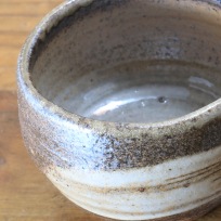 【益子焼】 ぐい呑 大きめ お猪口 炭化焼 刷毛目 （はけめ） 単品１個