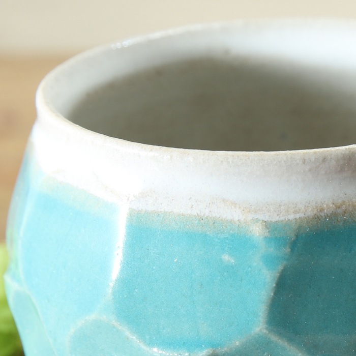 【益子焼】釉シリーズ　荒々しい面取りと重厚感のあるどっしりマグカップ【ホワイト＆シスキーグリーン・単品1個】