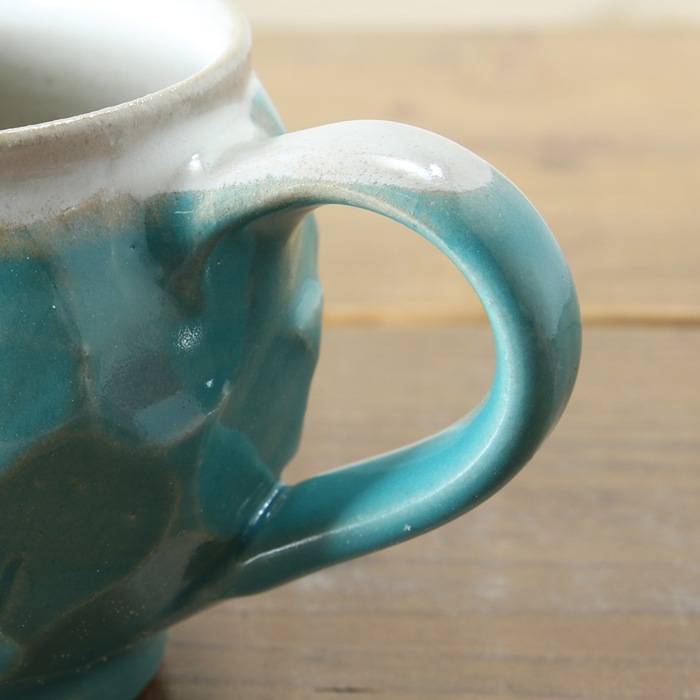【益子焼】釉シリーズ　荒々しい面取りと重厚感のあるどっしりマグカップ【ホワイト＆シスキーグリーン・単品1個】