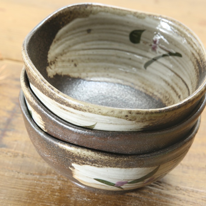 【益子焼】 縁を変形させた 深さのある小鉢 刷毛目つゆ草模様【単品1個】