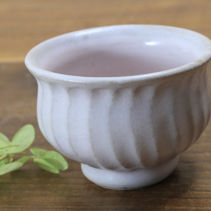 【益子焼】 釉シリーズ 酒器セット 酒器揃え しのぎ 益子ピンク 薄めなピンク 【とっくり１本・おちょこ２個のセット】