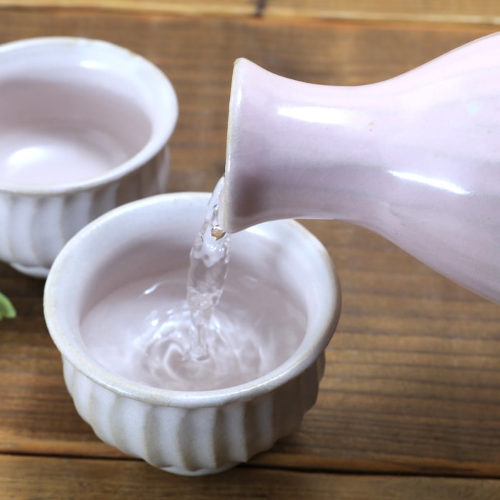 【益子焼】 釉シリーズ 酒器セット 酒器揃え しのぎ 益子ピンク 薄めなピンク 【とっくり１本・おちょこ２個のセット】