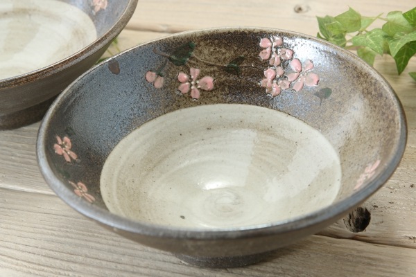 益子焼 益子焼 どんぶり 麺鉢に最適 少し浅めな丸どんぶり さくら模様 お皿 深さのあるお皿 丼 小丼 益子焼 通販 益子焼窯元よこやま