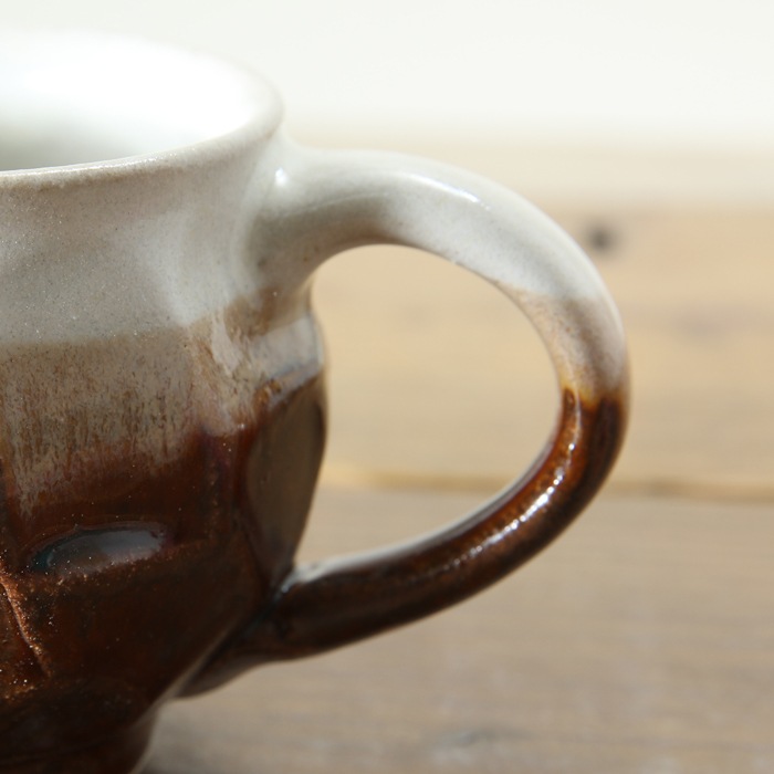 【益子焼】釉シリーズ 荒々しい面取りと重厚感のあるどっしりマグカップ【ホワイト&焦げ茶・益子あめ釉・単品1個】