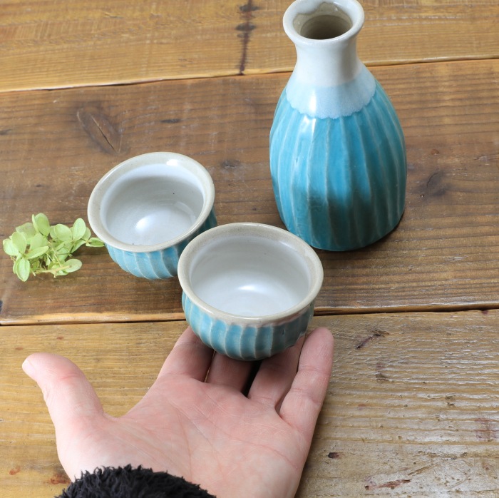 【益子焼】 釉シリーズ 酒器セット 酒器揃え しのぎ 白とシスキーグリーン 【とっくり１本・おちょこ２個のセット】