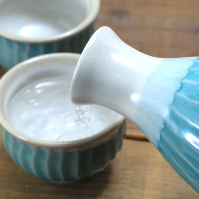 【益子焼】 釉シリーズ 酒器セット 酒器揃え しのぎ 白とシスキーグリーン 【とっくり１本・おちょこ２個のセット】