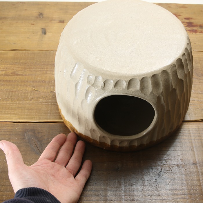 【益子焼】 かわいい ペットのお家 チンチラの砂浴び容器・寝床・隠れ家に「陶器のちら壺（ちらつぼ）」 直径約25cm。高さ約17cm【単品販売】※送料込み※沖縄は送料+880円別途