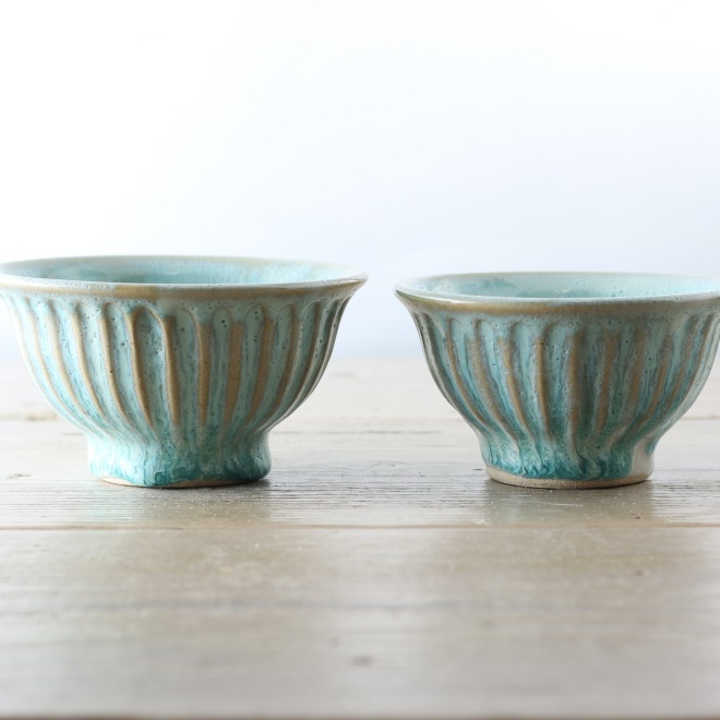 【益子焼】 夫婦茶碗 夫婦ご飯茶碗 小さめ ダイエット茶碗 お子様用にも 1本1本削り出した「しのぎ」 さわかやカラーの流れるライトグリーン