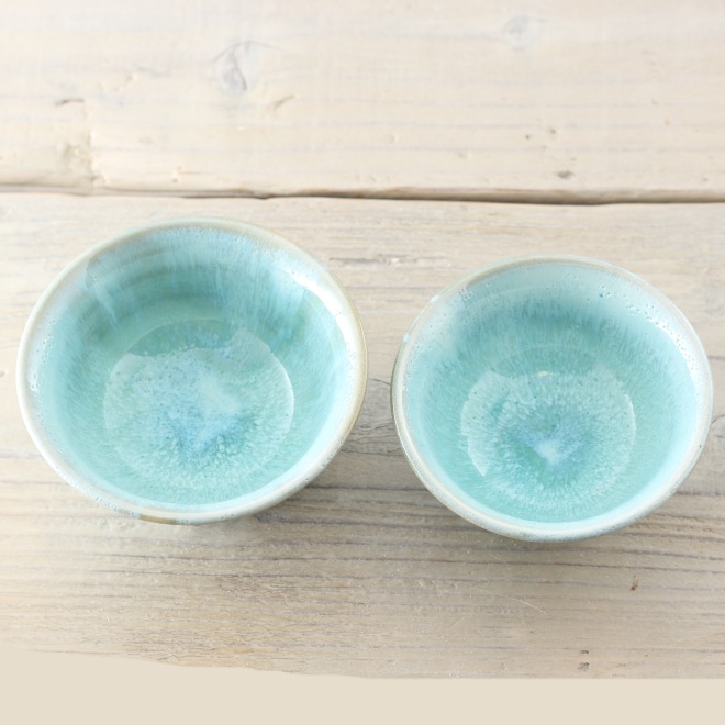 【益子焼】 夫婦茶碗 夫婦ご飯茶碗 小さめ ダイエット茶碗 お子様用にも 1本1本削り出した「しのぎ」 さわかやカラーの流れるライトグリーン