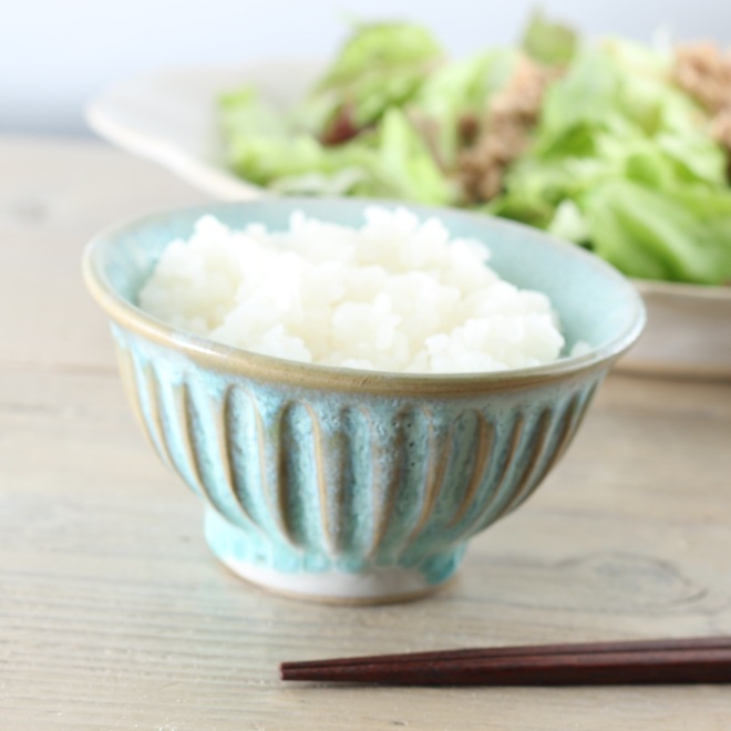 【益子焼】 夫婦茶碗 夫婦ご飯茶碗 小さめ ダイエット茶碗 お子様用にも 1本1本削り出した「しのぎ」 さわかやカラーの流れるライトグリーン