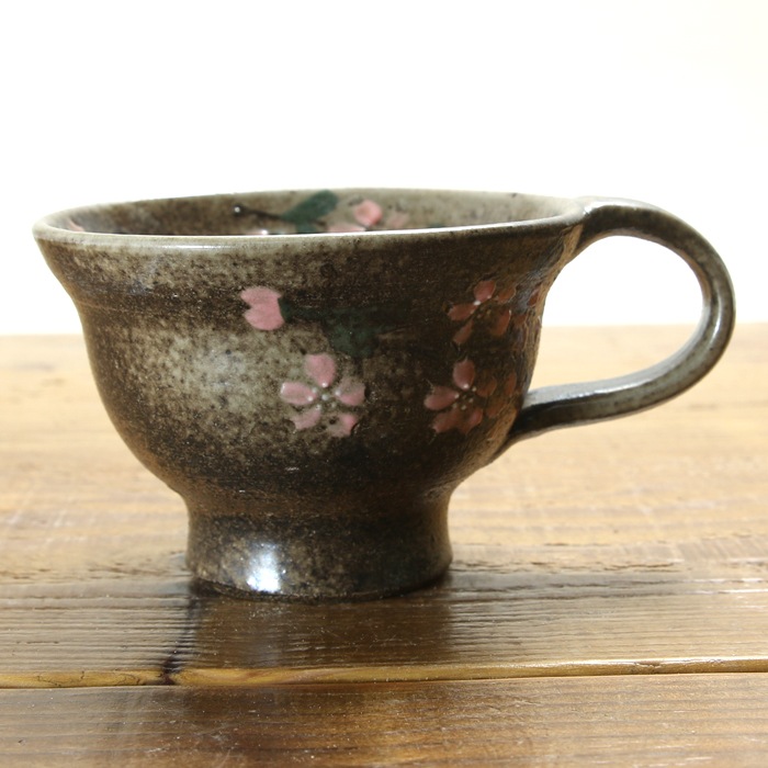 【益子焼】紅茶のティーカップやコーヒーカップに最適！縁を豪快に開いたカップ＆ソーサー【炭化焼き内側白・さくら模様】【カップとソーサー付き単品１客】