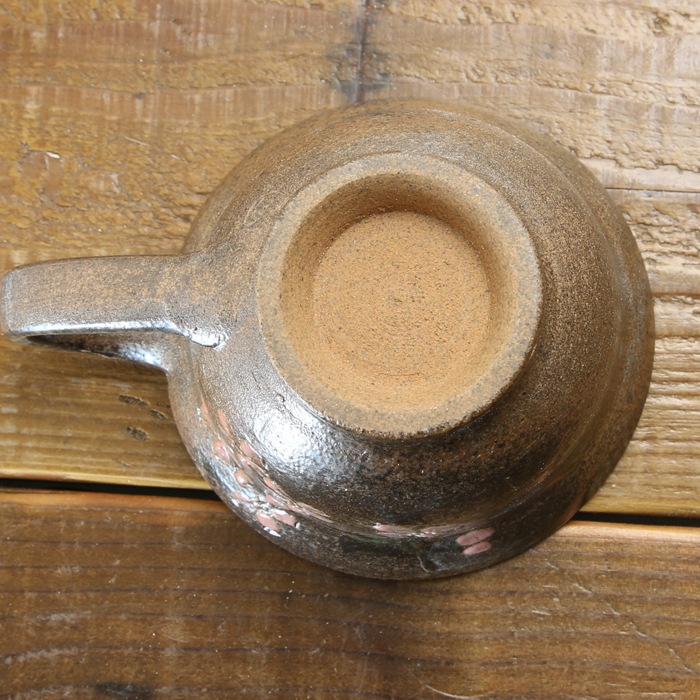 【益子焼】紅茶のティーカップやコーヒーカップに最適！縁を豪快に開いたカップ＆ソーサー【炭化焼き内側白・さくら模様】【カップとソーサー付き単品１客】