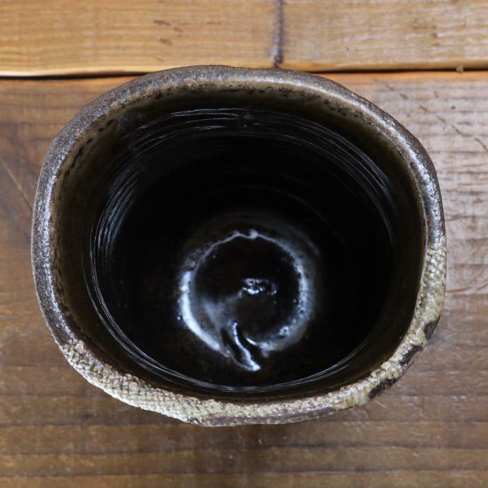 【益子焼】 花器 花瓶 花びん フラワーベース 花生け 花活け 縦面取り筒花瓶（四角） 布目ぶどう模様 高さ15cm 1点もの