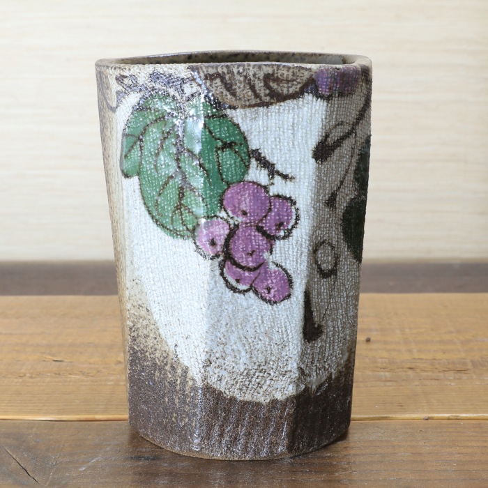 【益子焼】 花器 花瓶 花びん フラワーベース 花生け 花活け 縦面取り筒花瓶（四角） 布目ぶどう模様 高さ15cm 1点もの