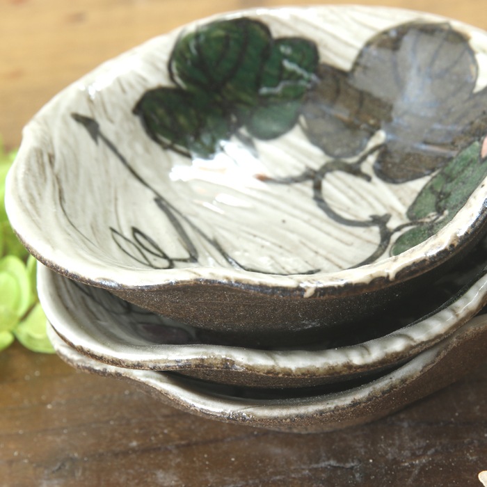 【益子焼】ろくろ作り　変形小皿　白化粧ぶどう　【単品１枚】