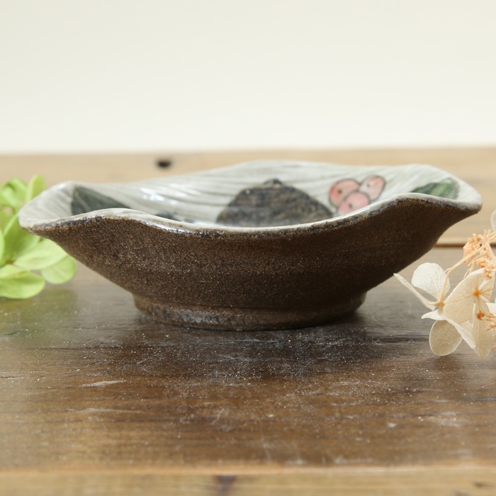 【益子焼】ろくろ作り　変形小皿　白化粧ぶどう　【単品１枚】