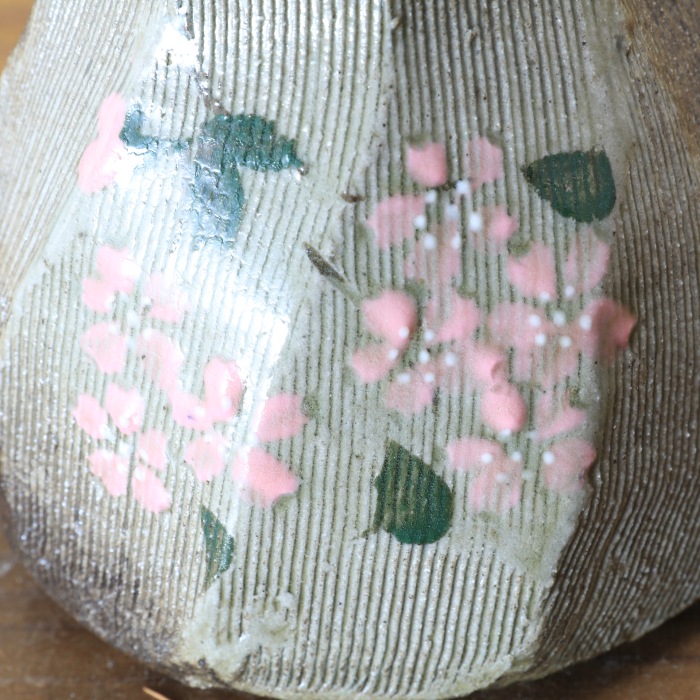 【益子焼】 花器 花瓶 花びん フラワーベース 花生け 花活け 縦斜め面取り花瓶 千筋さくら桜模様 高さ14cm 1点もの