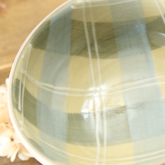 【益子焼】 ペット 食器 エサ皿 フードボウル キャラメル色と薄いベージュ チェック柄(グリーン&水色)釉薬シリーズ 【単品1個】