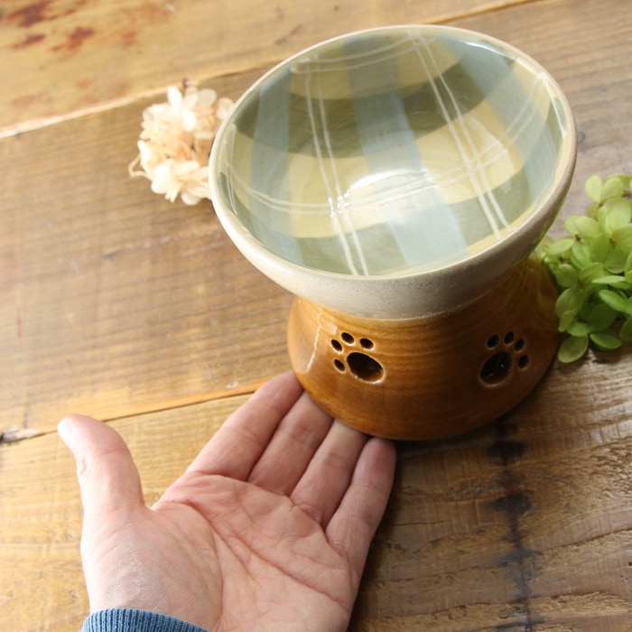 【益子焼】 ペット 食器 エサ皿 フードボウル キャラメル色と薄いベージュ チェック柄(グリーン&水色)釉薬シリーズ 【単品1個】