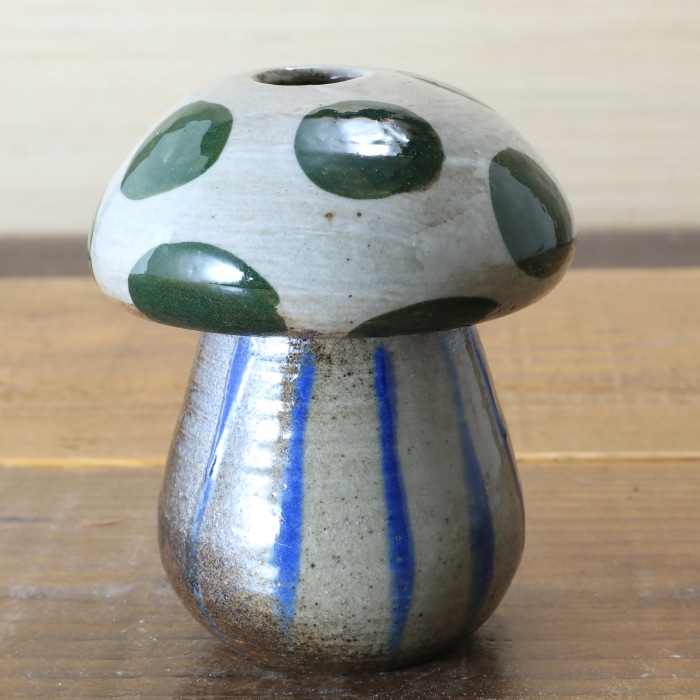 【益子焼】 一輪挿し 花器 花瓶 花びん フラワーベース 花生け 花活け きのこ 高さ10.5cm 1点もの