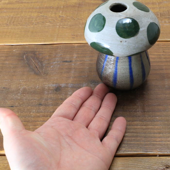【益子焼】 一輪挿し 花器 花瓶 花びん フラワーベース 花生け 花活け きのこ 高さ10.5cm 1点もの