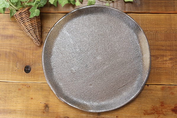 【益子焼】たたら作りのフラットなワンプレート ピザプレート 炭化焼無地 28cm【単品１枚】