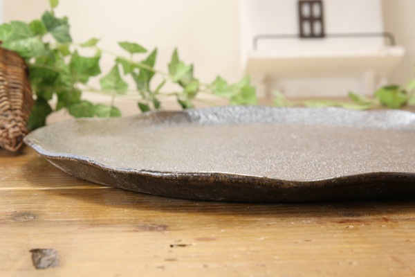 【益子焼】たたら作りのフラットなワンプレート ピザプレート 炭化焼無地 28cm【単品１枚】
