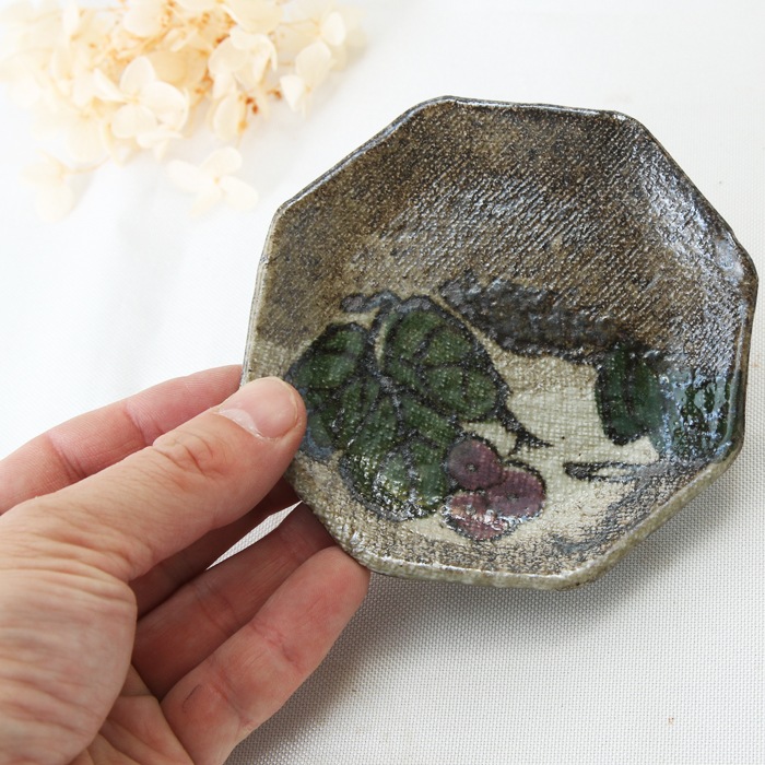 益子焼 炭化焼シリーズ 八角小皿 豆皿 約10cm 布目ぶどう模様 単品1枚