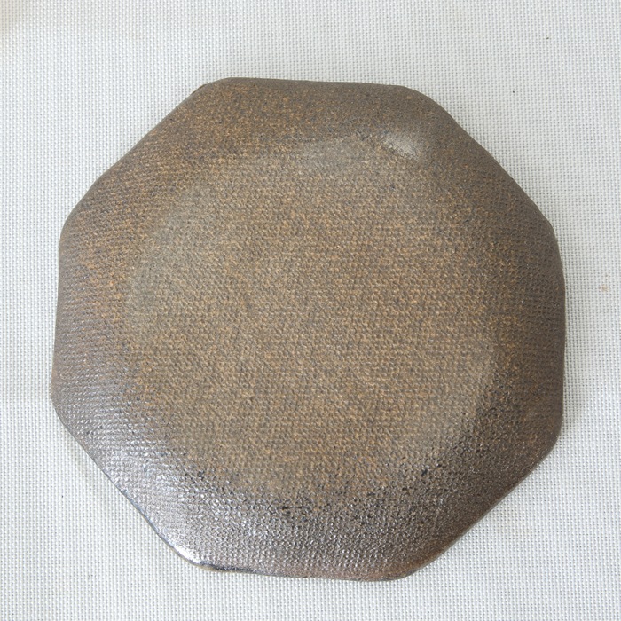 益子焼 炭化焼シリーズ 八角小皿 豆皿 約10cm 布目ぶどう模様 単品1枚