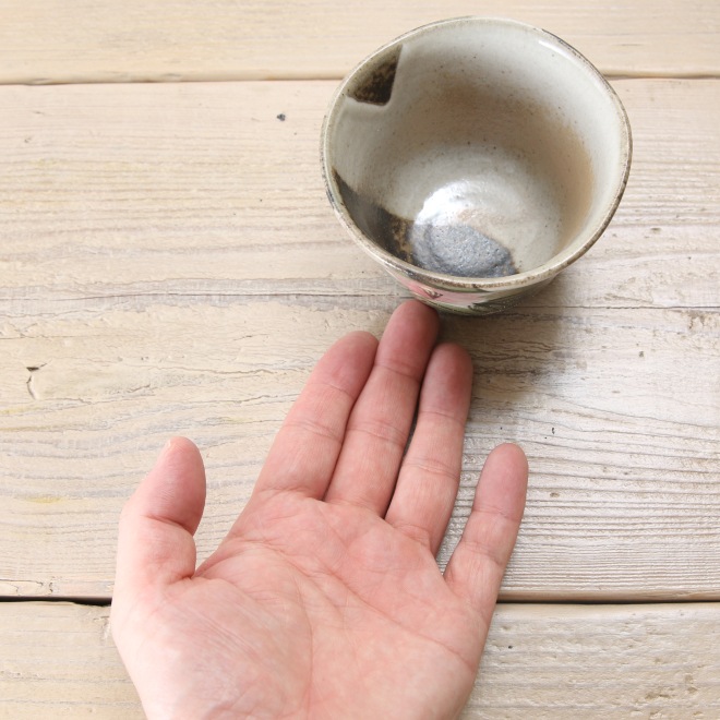 【益子焼】職人が作ったこだわりのそばちょこ 蕎麦猪口 【優しい風合いのつばき模様・単品１個】