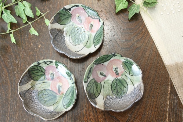 【益子焼】たたら作りの変形しょうゆ皿　優しい風合いのつばきシリーズ【単品１枚】