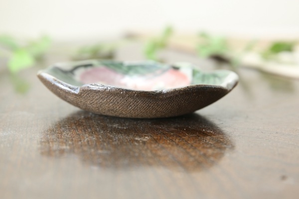 【益子焼】たたら作りの変形しょうゆ皿　優しい風合いのつばきシリーズ【単品１枚】