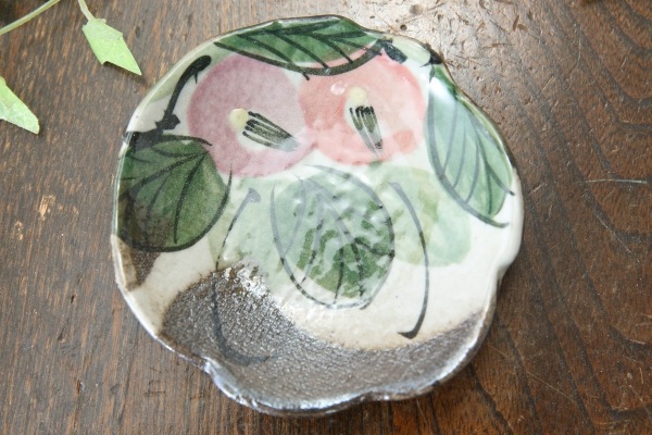 【益子焼】たたら作りの変形しょうゆ皿　優しい風合いのつばきシリーズ【単品１枚】